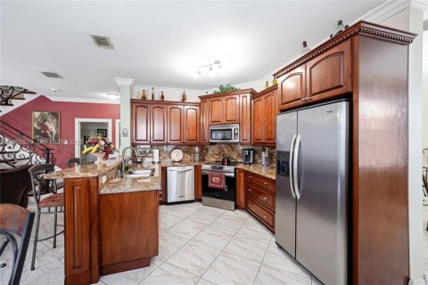 House in Miami, Florida 4 bedrooms, 220.36 sq.m. № 2010461 - photo 6