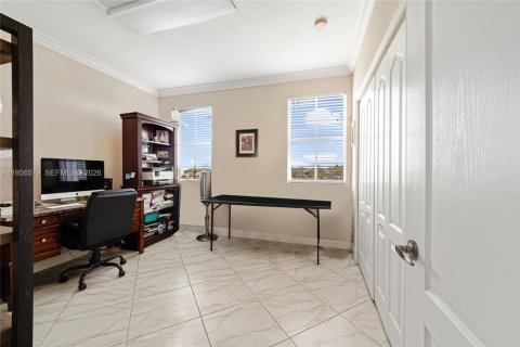 House in Miami, Florida 4 bedrooms, 220.36 sq.m. № 2010461 - photo 22