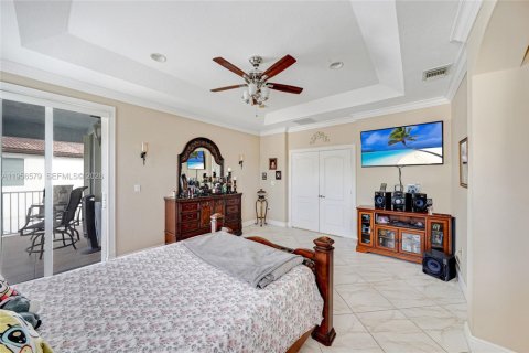 House in Miami, Florida 4 bedrooms, 220.36 sq.m. № 2010461 - photo 30