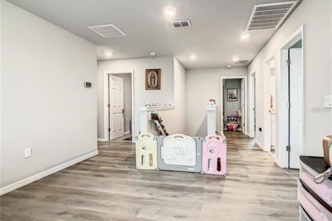 Casa en venta en Winter Haven, Florida, 4 dormitorios, 219.25 m2 № 2123433 - foto 22