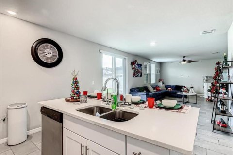 Casa en venta en Winter Haven, Florida, 4 dormitorios, 219.25 m2 № 2123433 - foto 16