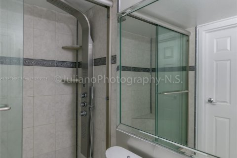 Condominio en venta en North Bay Village, Florida, 2 dormitorios, 95.69 m2 № 1711018 - foto 25