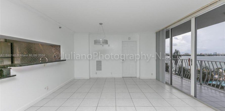 Condominio en North Bay Village, Florida, 2 dormitorios № 1711018