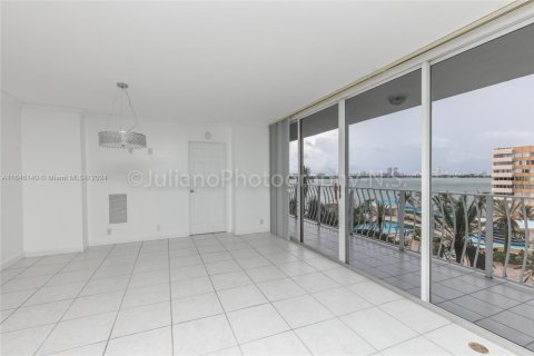 Condominio en venta en North Bay Village, Florida, 2 dormitorios, 95.69 m2 № 1711018 - foto 7