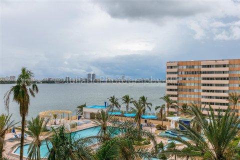 Condominio en venta en North Bay Village, Florida, 2 dormitorios, 95.69 m2 № 1711018 - foto 30
