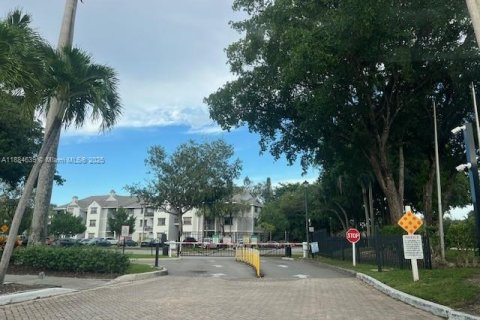 Condominio en venta en Coral Springs, Florida, 2 dormitorios, 103.49 m2 № 2013791 - foto 2