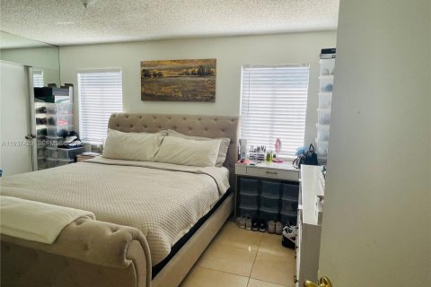 Casa en venta en Miami, Florida, 3 dormitorios, 129.51 m2 № 1995193 - foto 9