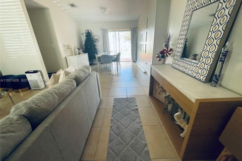 Casa en venta en Miami, Florida, 3 dormitorios, 129.51 m2 № 1995193 - foto 4