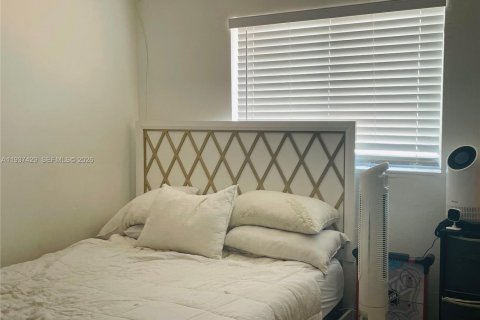 Casa en venta en Miami, Florida, 3 dormitorios, 129.51 m2 № 1995193 - foto 7