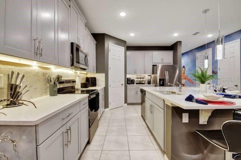 Casa en venta en Kissimmee, Florida, 7 dormitorios, 329.25 m2 № 2143368 - foto 7