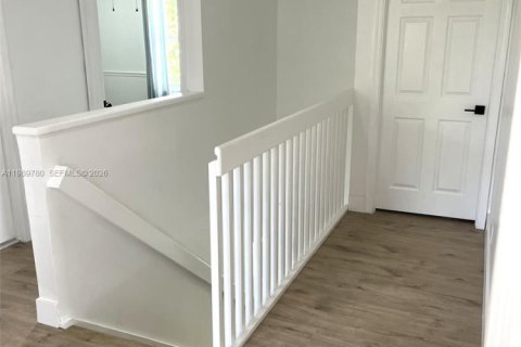 House in Miramar, Florida 4 bedrooms, 193.42 sq.m. № 2064633 - photo 17