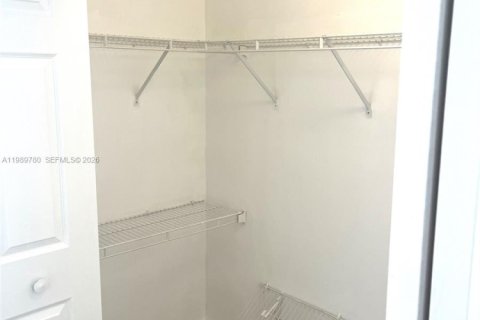 House in Miramar, Florida 4 bedrooms, 193.42 sq.m. № 2064633 - photo 22