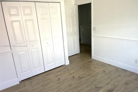 House in Miramar, Florida 4 bedrooms, 193.42 sq.m. № 2064633 - photo 16