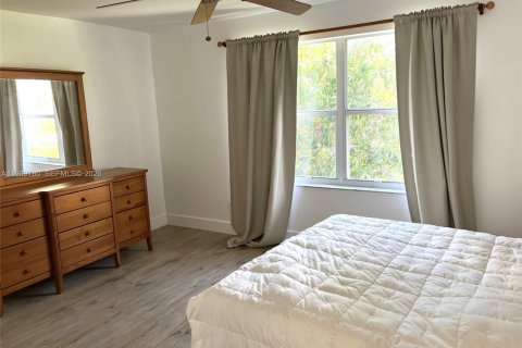 House in Miramar, Florida 4 bedrooms, 193.42 sq.m. № 2064633 - photo 18