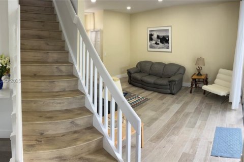 House in Miramar, Florida 4 bedrooms, 193.42 sq.m. № 2064633 - photo 6