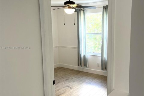 House in Miramar, Florida 4 bedrooms, 193.42 sq.m. № 2064633 - photo 11