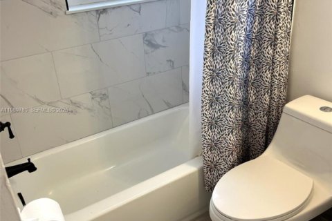 House in Miramar, Florida 4 bedrooms, 193.42 sq.m. № 2064633 - photo 10