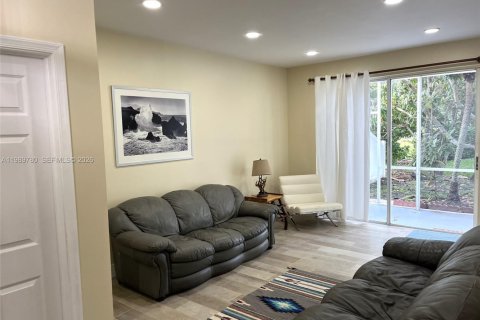 House in Miramar, Florida 4 bedrooms, 193.42 sq.m. № 2064633 - photo 5