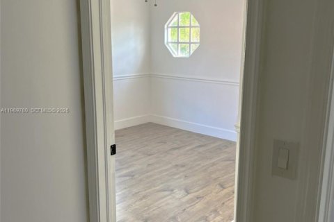 House in Miramar, Florida 4 bedrooms, 193.42 sq.m. № 2064633 - photo 14