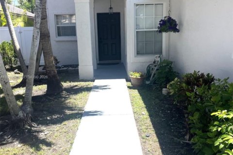 House in Miramar, Florida 4 bedrooms, 193.42 sq.m. № 2064633 - photo 26