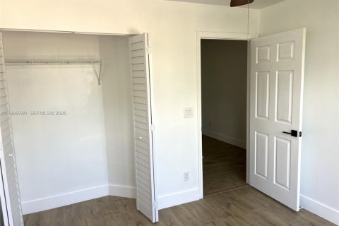 House in Miramar, Florida 4 bedrooms, 193.42 sq.m. № 2064633 - photo 13