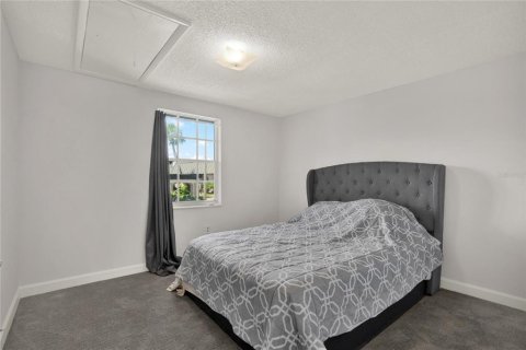 Condo in New Port Richey, Florida, 2 bedrooms № 2218201 - photo 14