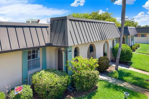 Condo in New Port Richey, Florida, 2 bedrooms № 2218201 - photo 21