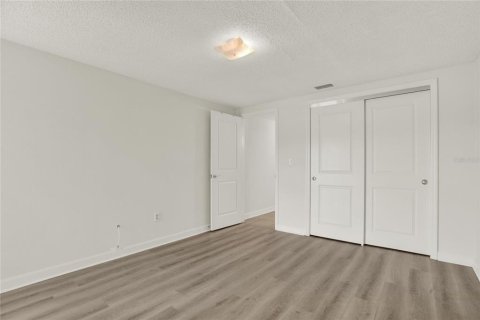 Condo in New Port Richey, Florida, 2 bedrooms № 2218201 - photo 11