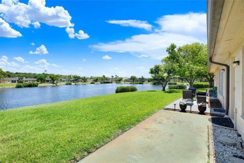 Condo in New Port Richey, Florida, 2 bedrooms № 2218201 - photo 15
