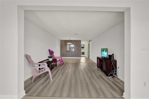 Condo in New Port Richey, Florida, 2 bedrooms № 2218201 - photo 10