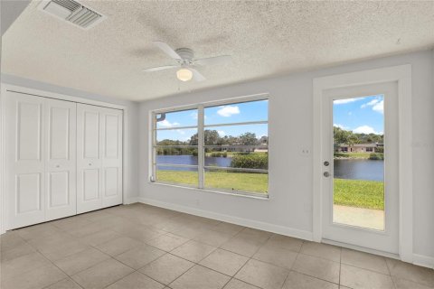 Condo in New Port Richey, Florida, 2 bedrooms № 2218201 - photo 8