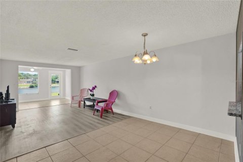 Condo in New Port Richey, Florida, 2 bedrooms № 2218201 - photo 5