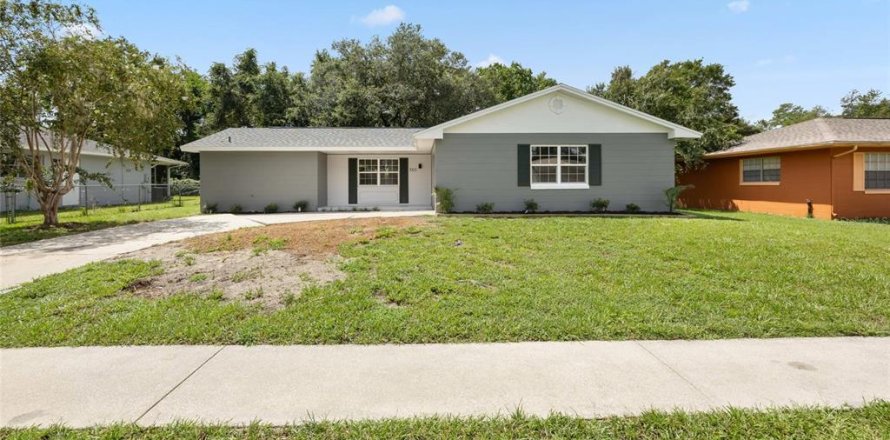 House in Ocala, Florida 2 bedrooms, 98.1 sq.m. № 1907678