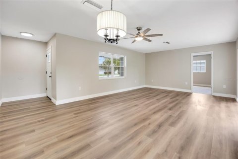 House in Ocala, Florida 2 bedrooms, 98.1 sq.m. № 1907678 - photo 4