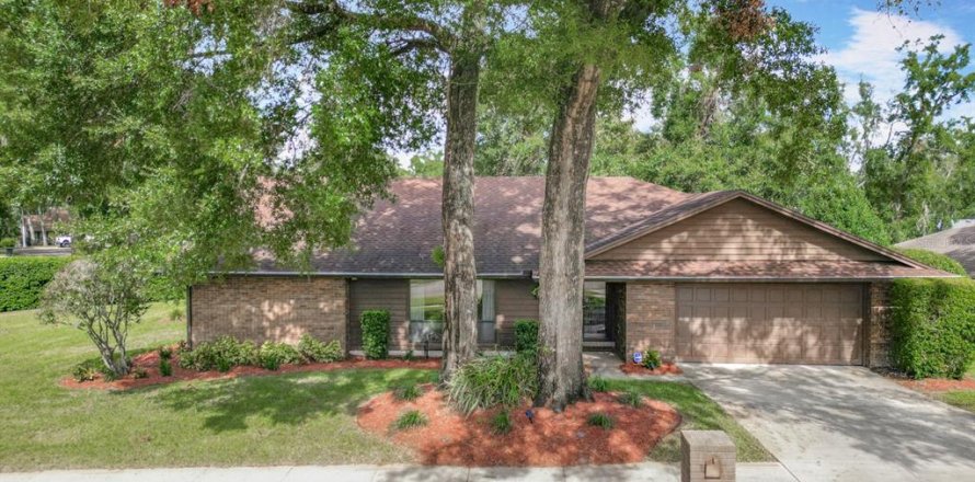 House in Longwood, Florida 4 bedrooms, 201.97 sq.m. № 2108276