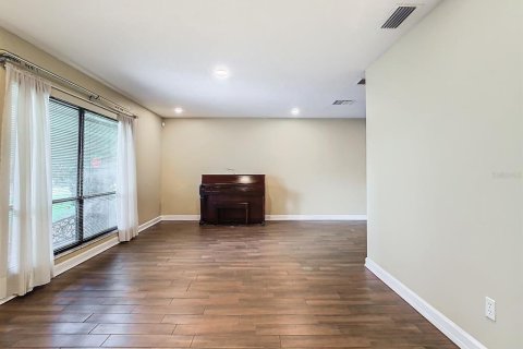 House in Longwood, Florida 4 bedrooms, 201.97 sq.m. № 2108276 - photo 4
