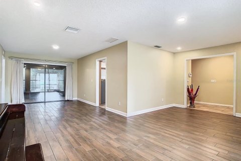 House in Longwood, Florida 4 bedrooms, 201.97 sq.m. № 2108276 - photo 6