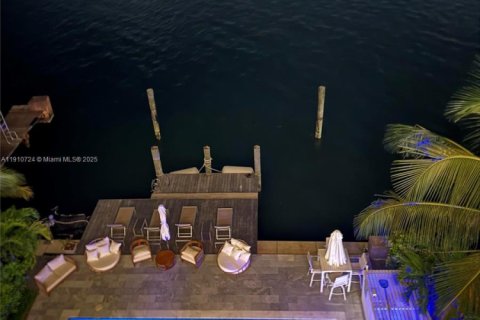 Condominio en venta en Miami Beach, Florida, 3 dormitorios, 205.31 m2 № 2017690 - foto 2