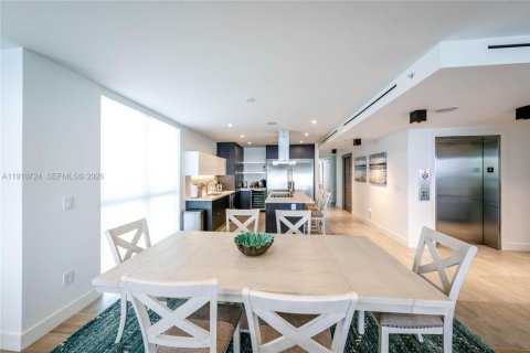 Condominio en venta en Miami Beach, Florida, 3 dormitorios, 205.31 m2 № 2017690 - foto 14