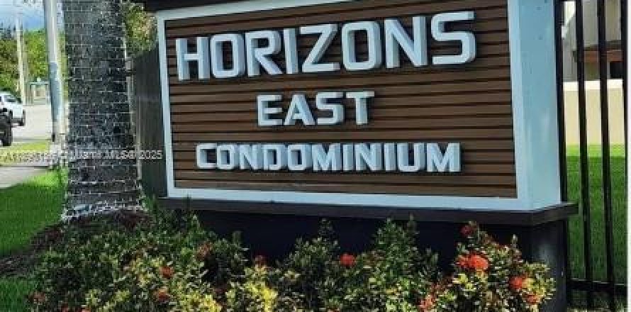 Кондоминиум с 2 спальнями в Майами, Флорида № 2018877