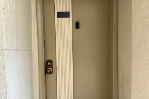 Снять в аренду кондоминиум в Майами, Флорида 2 спальни, 89.65м2, № 2018877 - фото 3