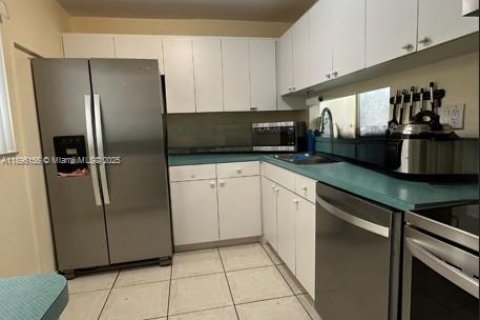 Снять в аренду кондоминиум в Майами, Флорида 2 спальни, 89.65м2, № 2018877 - фото 4