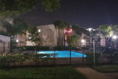 Снять в аренду кондоминиум в Майами, Флорида 2 спальни, 89.65м2, № 2018877 - фото 27