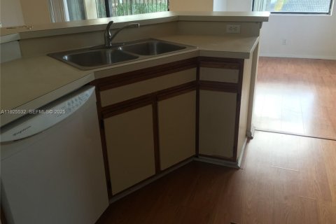 Apartamento en alquiler en Sunrise, Florida, 1 dormitorio, 70.05 m2 № 1984033 - foto 3