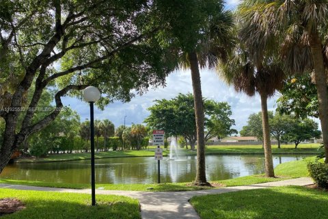 Apartamento en alquiler en Sunrise, Florida, 1 dormitorio, 70.05 m2 № 1984033 - foto 13