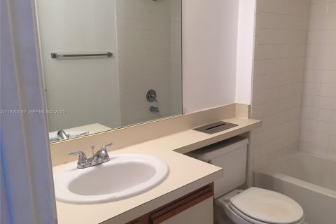 Apartamento en alquiler en Sunrise, Florida, 1 dormitorio, 70.05 m2 № 1984033 - foto 7