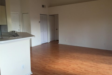 Apartamento en alquiler en Sunrise, Florida, 1 dormitorio, 70.05 m2 № 1984033 - foto 1