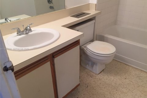 Apartamento en alquiler en Sunrise, Florida, 1 dormitorio, 70.05 m2 № 1984033 - foto 6