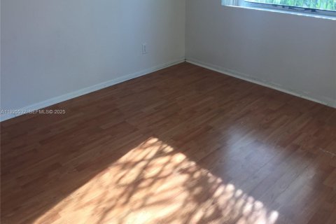 Apartamento en alquiler en Sunrise, Florida, 1 dormitorio, 70.05 m2 № 1984033 - foto 9