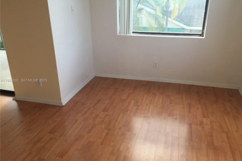 Apartamento en alquiler en Sunrise, Florida, 1 dormitorio, 70.05 m2 № 1984033 - foto 5